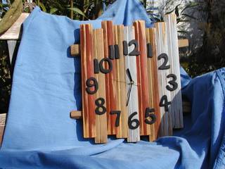 Uhr, Holz-Spiel-Troedel Holz-Spiel-Troedel Ruang Keluarga Gaya Eklektik