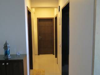 Resident in Mulund , TWISHA THAKKER TWISHA THAKKER Minimalist corridor, hallway & stairs