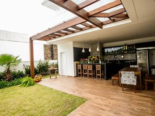 Casa Corrego grande, Roma Arquitetura Roma Arquitetura Classic style balcony, veranda & terrace