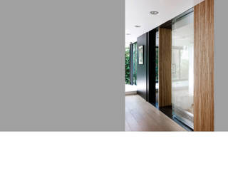 Maison SVR, christophe galoux - architecte christophe galoux - architecte Modern corridor, hallway & stairs