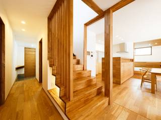 haus-slou, 一級建築士事務所haus 一級建築士事務所haus Modern corridor, hallway & stairs Wood Wood effect