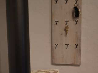 Schlüsselbrett mit Spruch, Meriland-Iris Meruna Meriland-Iris Meruna Paredes y pisos de estilo rústico Madera Acabado en madera