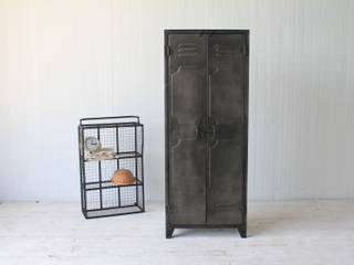 Iron Cupboard, 올오브더빈티지 (all of the vintage) 올오브더빈티지 (all of the vintage) Industrial style living room