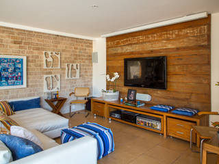 Casa Horto OBM 79, Maria Claudia Faro Maria Claudia Faro Rustic style media room Solid Wood Blue