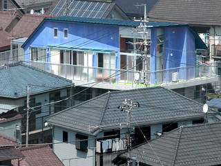 屋上を大地にして住宅をつくる, ユミラ建築設計室 ユミラ建築設計室 Modern Houses