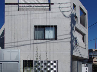 多彩なコンクリート壁の家, ユミラ建築設計室 ユミラ建築設計室 Modern Houses