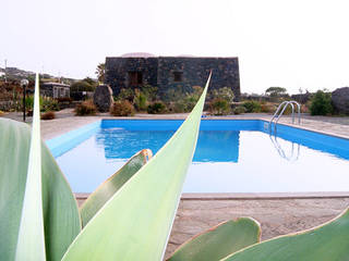 PANTELLERIA - RESIDENCE CUORE MEDITERRANEO - Piscina Prefabbricata, Olympic Italia Costruzioni Piscine SPA - di Gabriele Lodato Olympic Italia Costruzioni Piscine SPA - di Gabriele Lodato Mediterranean style pool