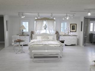 Arles Bed, 쥬네드 마르셀 쥬네드 마르셀 Scandinavian style bedroom