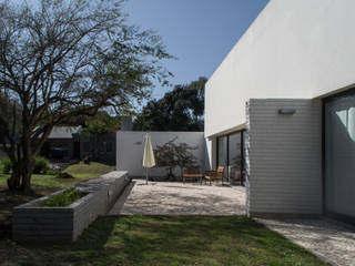 Casa LS, BLTARQ Barrera-Lozada BLTARQ Barrera-Lozada Casas modernas: Ideas, imágenes y decoración