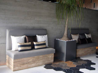 Cojines personalizados con olor | Restaurante Terracosta, Herminia Mor Herminia Mor Modern living room Accessories & decoration