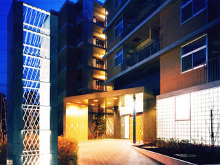 中庭を囲む集合住宅, ユミラ建築設計室 ユミラ建築設計室 Modern Houses