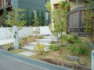 modern garden, 庭匠 風彩 庭匠 風彩 Modern balcony, veranda & terrace