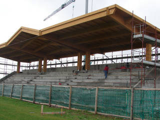 TRIBUNA COPERTA CAMPO SPORTIVO, Studio Tecnico Resta e Associati Studio Tecnico Resta e Associati Espaços comerciais Derivados de madeira Transparente