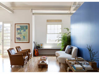 Apto. Joaquim, RSRG Arquitetos RSRG Arquitetos Minimalist living room Wood Multicolored