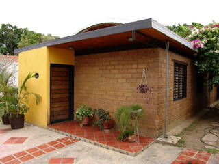 CASA 3-64. VIVIENDA UNIFAMILIAR. Barquisimeto, Venezuela., YUSO YUSO Nhà phong cách kinh điển