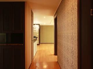 동탄아파트인테리어 능동 푸른마을두산위브 33평 인테리어, 디자인스튜디오 레브 디자인스튜디오 레브 Modern corridor, hallway & stairs