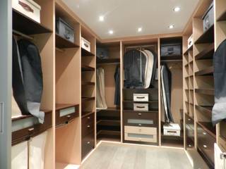 VESTIDORES, VETTA GRUPO VETTA GRUPO Closets de estilo moderno Madera Acabado en madera