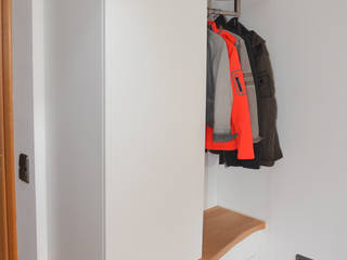 Garderobe, herpich & rudorf GmbH + Co. KG herpich & rudorf GmbH + Co. KG 모던스타일 복도, 현관 & 계단 우드 우드 그레인