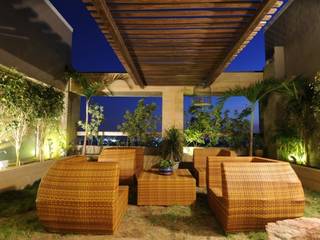 LIVING WITH NATURE, Archana Shah & Associates Archana Shah & Associates Moderner Balkon, Veranda & Terrasse