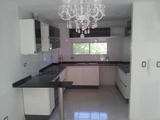 Departamento Moderno, Construcciones Aureas Construcciones Aureas Modern style kitchen Chipboard