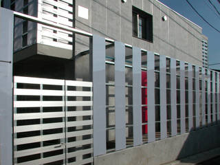 半透明の板塀で囲む住居, ユミラ建築設計室 ユミラ建築設計室 Modern Houses