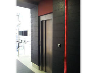 Portal tesifonte, torradoarquitectura torradoarquitectura モダンスタイルの 玄関&廊下&階段