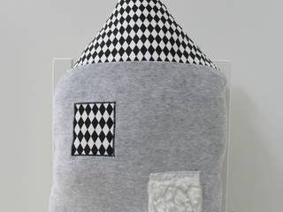 Coussin Maison au toit diamonds rose, noir ou vert menthe, LoKee LoKee Scandinavian style nursery/kids room Cotton Red