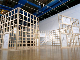 Exposition au centre Pompidou (Beaubourg - Paris), B4 B4 Powierzchnie handlowe Lite drewno Wielokolorowy