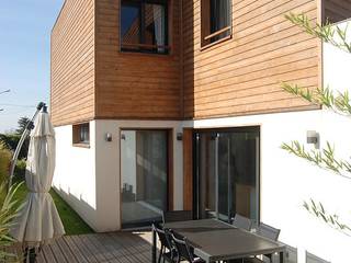 Maison ossature bois, SARA Architecture SARA Architecture Дома в стиле модерн Дерево Эффект древесины