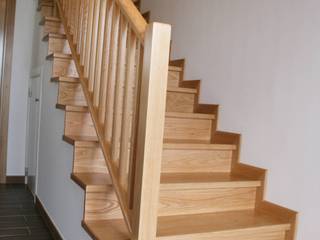 Escaleras en madera de roble, Almacén de Carpintería Gómez Almacén de Carpintería Gómez Modern corridor, hallway & stairs Solid Wood Multicolored