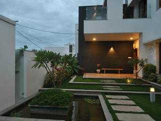 Mr & Mrs Pannerselvam's Residence, Murali architects Murali architects Modern balcony, veranda & terrace