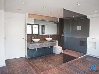 Reforma integral en Marina, Barcelona, Grupo Inventia Grupo Inventia Industrial style bathroom Tiles