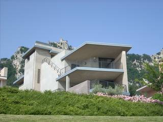 Abitazione e ufficio a Borgo Maggiore (RSM), STUDIO GRASSI STUDIO GRASSI Modern houses