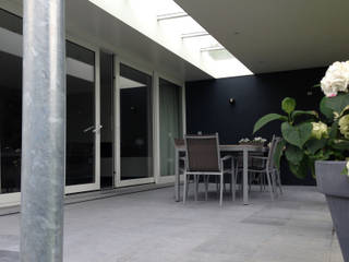 Verbouwing en interieur YJWS Maaseik, 2architecten 2architecten Modern Terrace