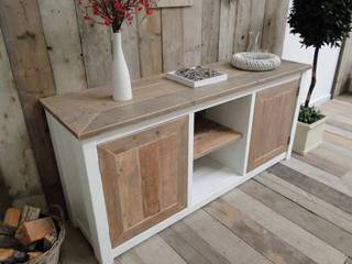 Bauholzmöbel - Sideboard, Exklusiv Dutch Design Exklusiv Dutch Design Country style living room Wood