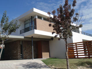 VIVIENDA UNIFAMILIAR, YANCARELLI - GOMEZ CODINA arquitectos YANCARELLI - GOMEZ CODINA arquitectos 모던스타일 주택 벽돌