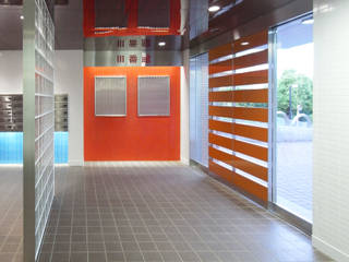 ｶﾗﾌﾙにﾏﾝｼｮﾝﾘﾌｫｰﾑ, ユミラ建築設計室 ユミラ建築設計室 Modern corridor, hallway & stairs