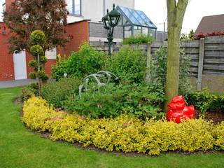 Jardin avec coin repas de 400M² , RVB PAYSAGE RVB PAYSAGE Giardino moderno