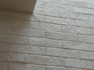 House in Minami Kounoike, Mimasis Design／ミメイシス デザイン Mimasis Design／ミメイシス デザイン Moderne Wände & Böden Weiß