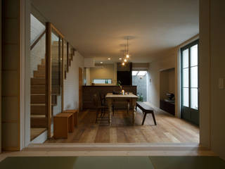 House in Minami Kounoike, Mimasis Design／ミメイシス デザイン Mimasis Design／ミメイシス デザイン Modern Living Room Wood effect