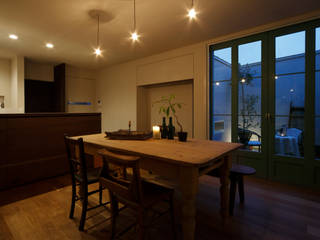 House in Minami Kounoike, Mimasis Design／ミメイシス デザイン Mimasis Design／ミメイシス デザイン Modern dining room