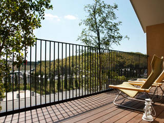 House in Kunimidai, Mimasis Design／ミメイシス デザイン Mimasis Design／ミメイシス デザイン Modern balcony, veranda & terrace