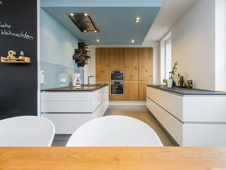 Moderne Raumgestaltung in altem Weinmeisterhaus, Büro Köthe Büro Köthe Modern Kitchen