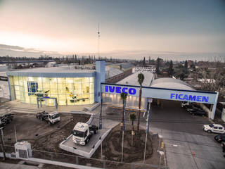 Concesionaria IVECO - FICAMEN, Brunzini Arquitectos & Asociados Brunzini Arquitectos & Asociados Espacios comerciales