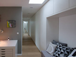 Flurschrank, stilfabrik* GmbH stilfabrik* GmbH 모던스타일 복도, 현관 & 계단 MDF