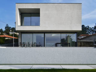 homify Modern houses گلاس