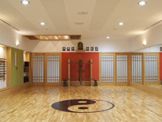 Centro de Artes Marciales Wutan Sevilla, Alberto Millán Arquitecto Alberto Millán Arquitecto Gym لکڑی Wood effect