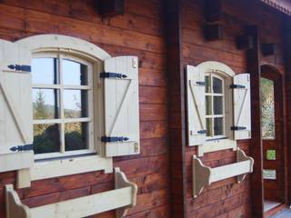 case di legno block house, CasediLegnoSr CasediLegnoSr Skandinavische Fenster & Türen Holz Holznachbildung