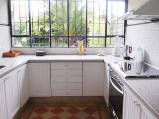 Cocina + ventanas Radrizzani Rioja Arquitectos Eklektik Mutfak Seramik kitchen,garden view,storage