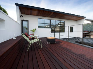 House with the bath of bird, Sakurayama-Architect-Design Sakurayama-Architect-Design Balcone, Veranda & Terrazza in stile moderno